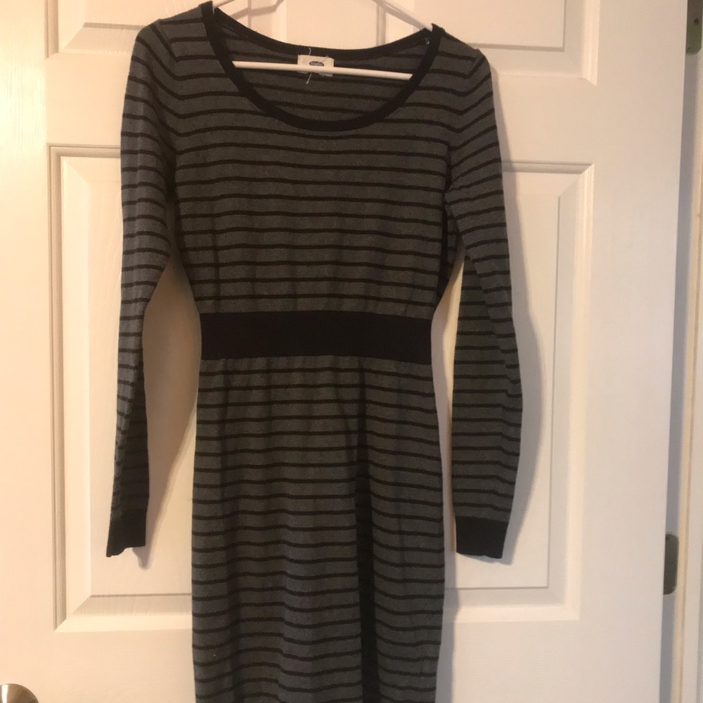 Gray longsleeve Old Navy dress with black stripes